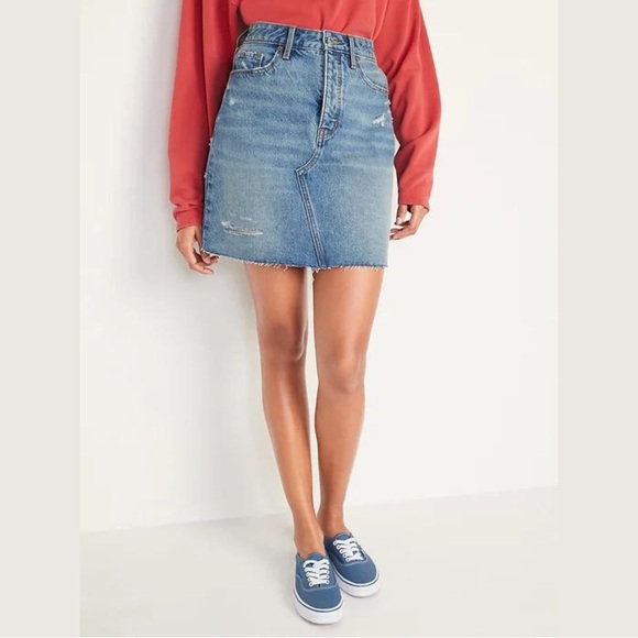 Old Navy Higher High-Waisted Button-Fly O.G. Straight Mini Jean Skirt Size 12 - Picture 1 of 11